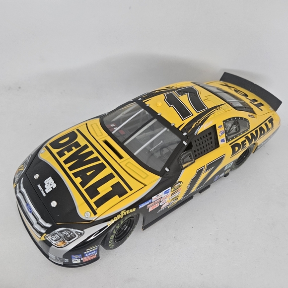 Matt Kenseth Team Caliber Premium Edition 2415 #17 DeWALT 1:24 Diecast Car Used. - Picture 2 of 8